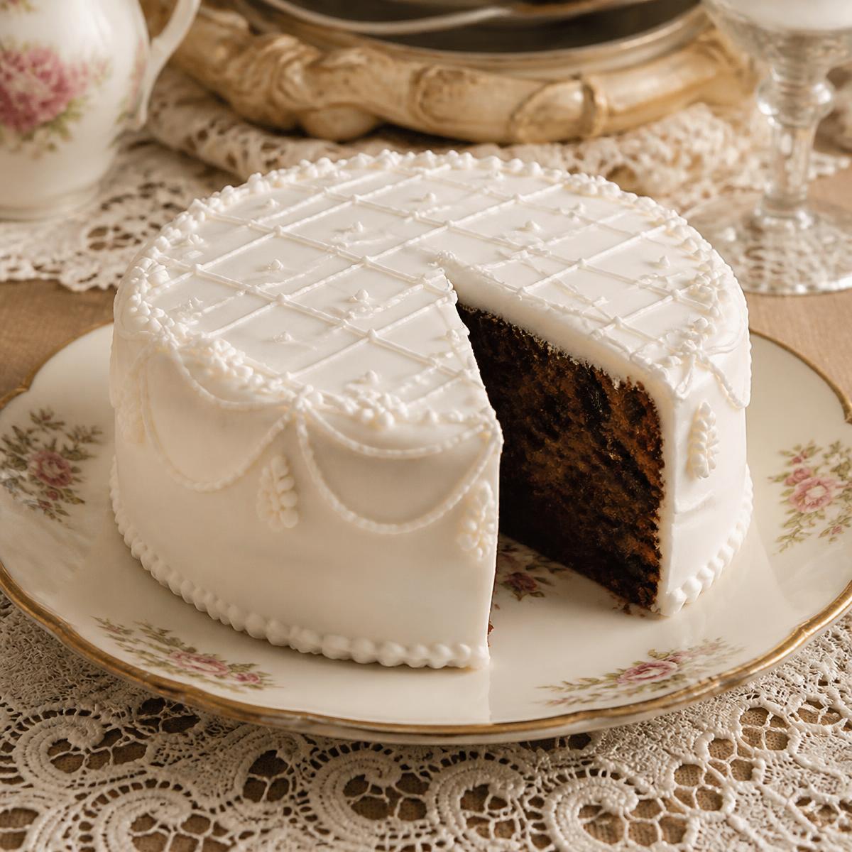 Bolo de Noiva Pernambucano com glacê mármore branco e massa escura